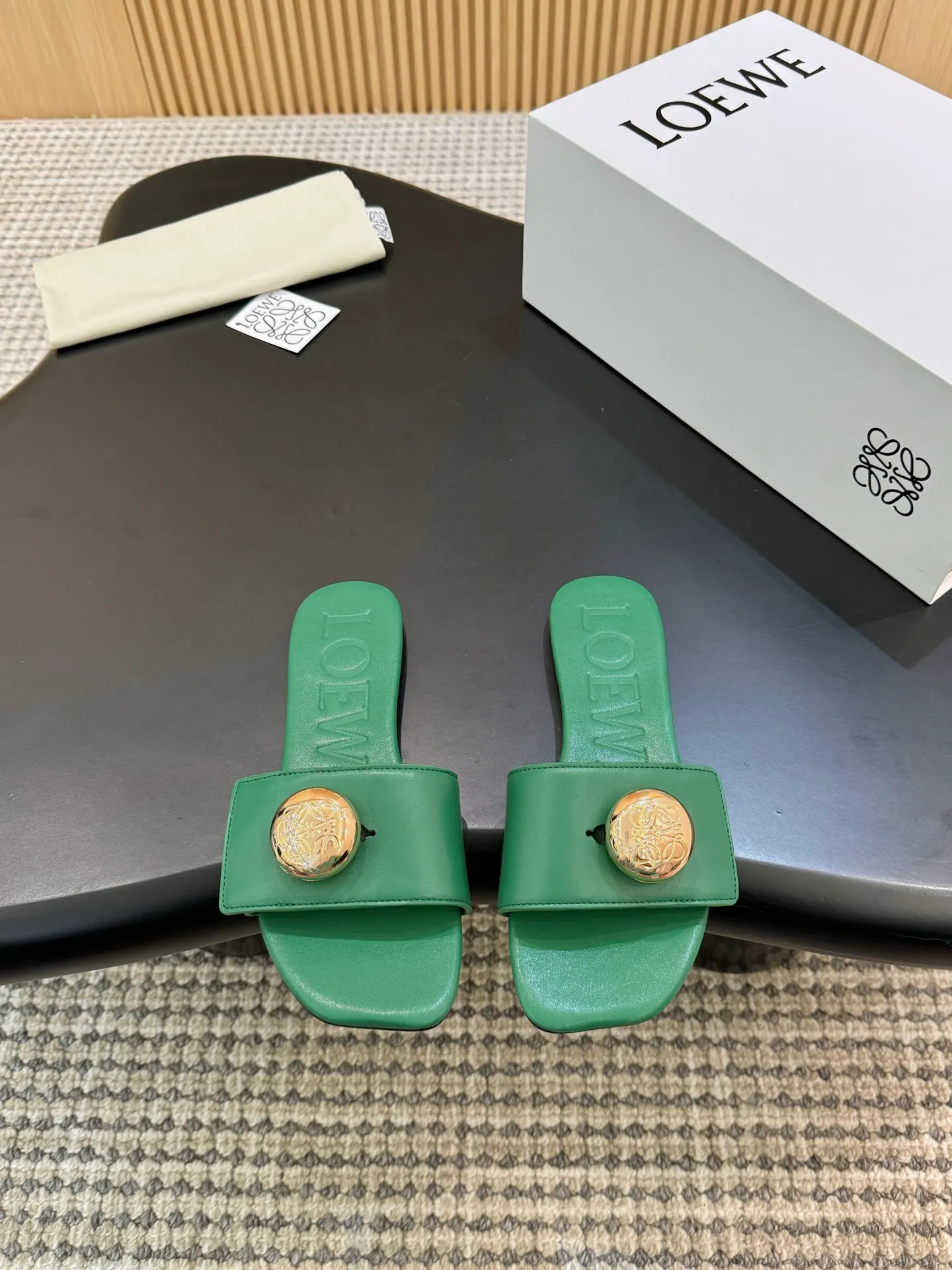 👟👟Ex-factory price 340👟👟 Clamshell box + 10 LOEWE 25th spring and summer new styles, seven colors to choose from. Code number 35-43, genuine leather bottom plus 40